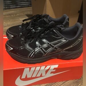 Asics Black and Silver Men's Athletic Running Shoes